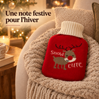 Housse de bouillotte renne sur un plaid, une note festive pour l'hiver